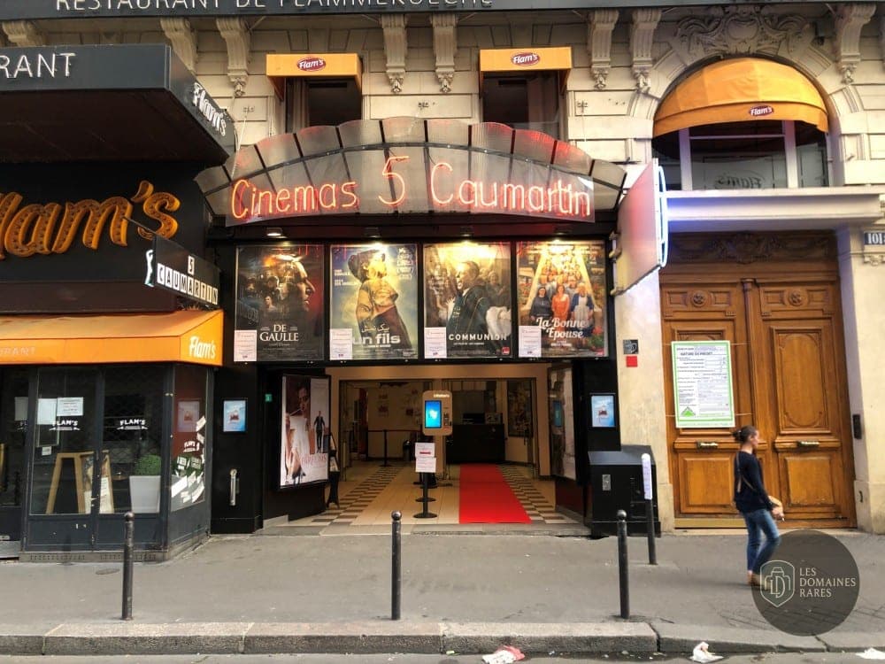 Vue extérieure du salle de cinéma Pathé Wepler à Paris en Île-de-France