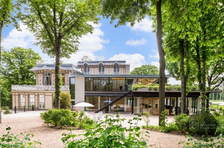 Vue extérieure du lieu Pavillon Royal à Paris en Île-de-France