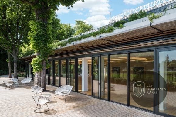 Vue extérieure du lieu Pavillon Royal à Paris en Île-de-France
