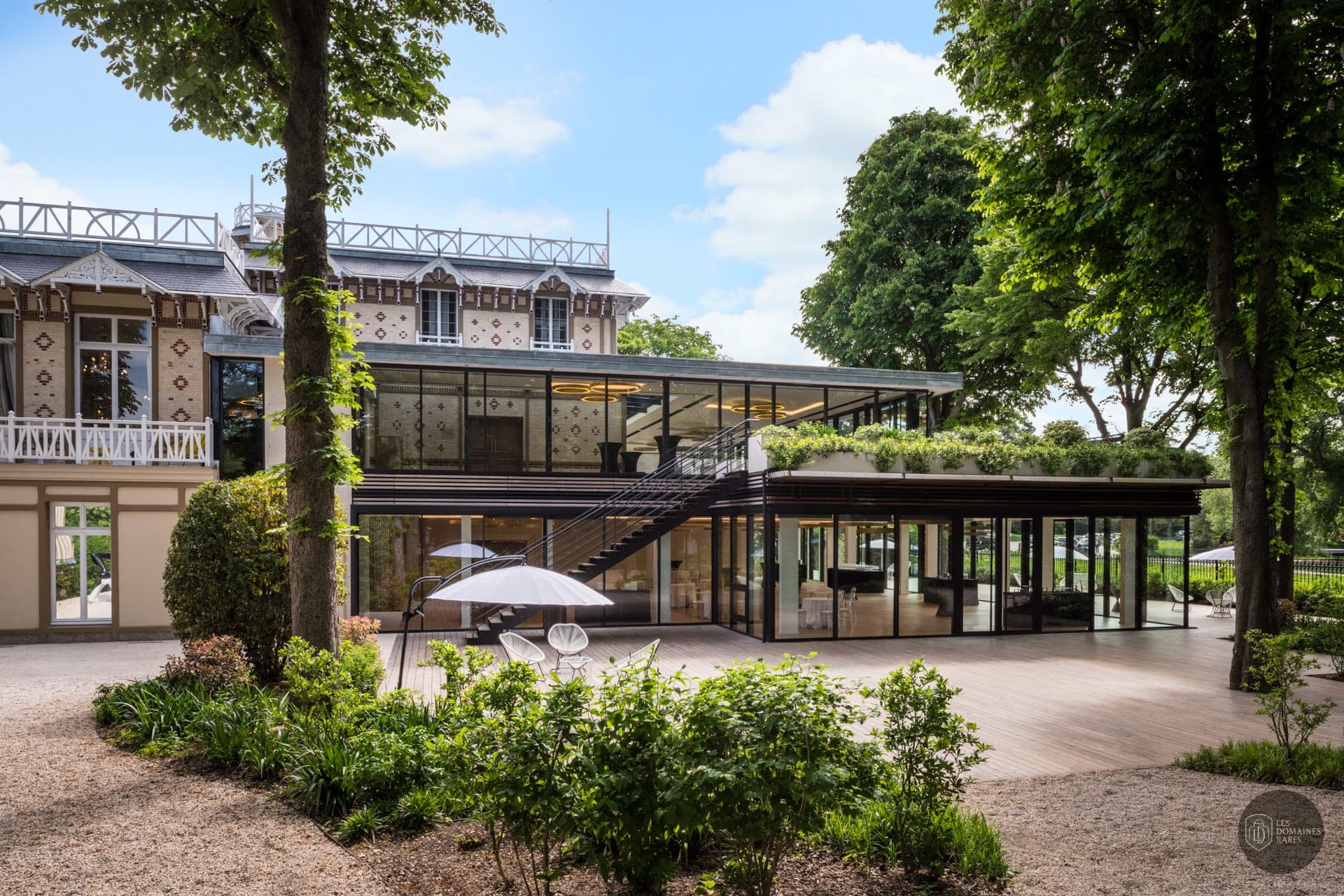 Vue extérieure du lieu Pavillon Royal à Paris en Île-de-France
