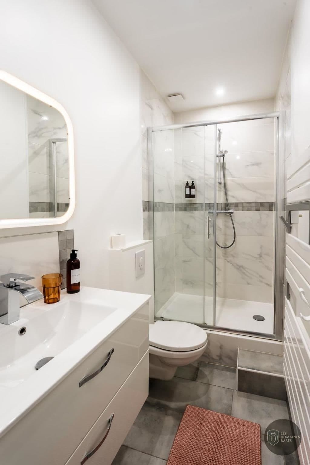 Salle de bain du lieu Pavillon Vendôme à Paris en Île-de-France