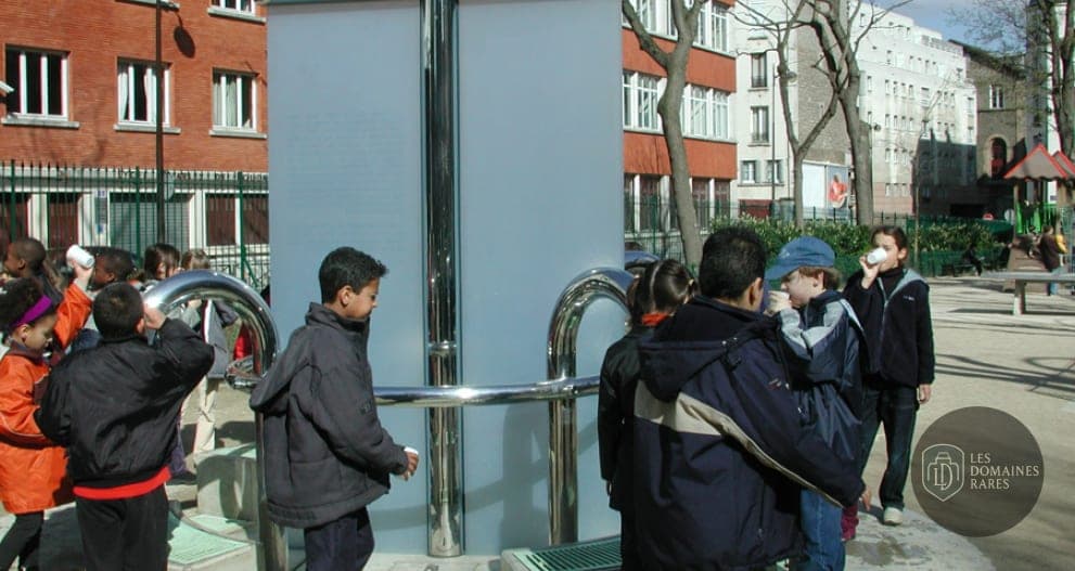 Vue extérieure du moulin Pavillon de l'Eau à Paris en Île-de-France