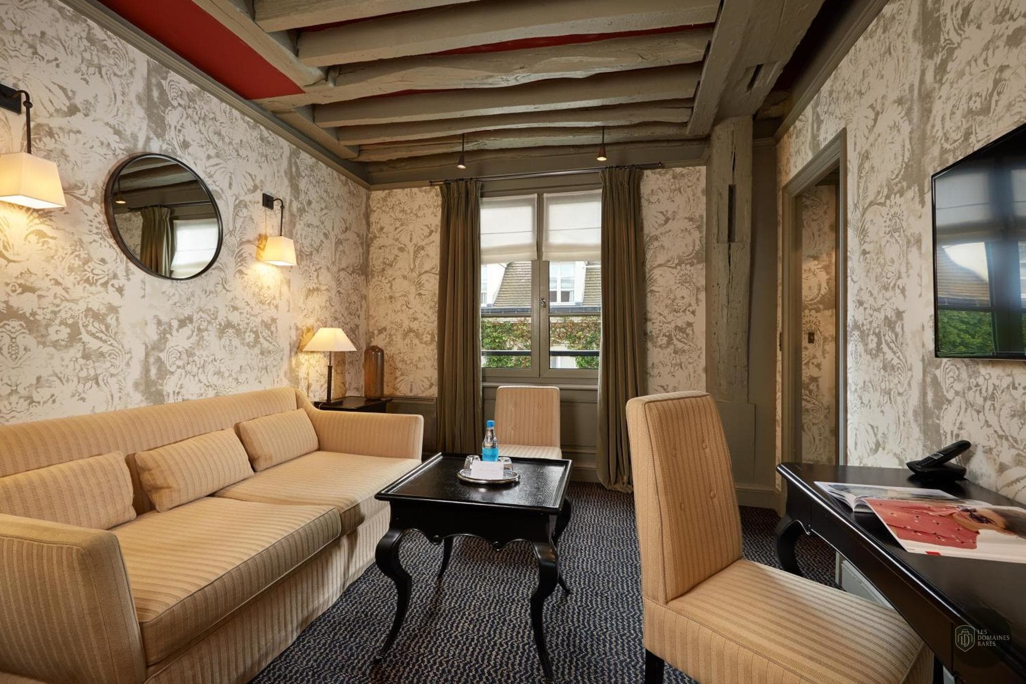 Espace intérieur de l'hôtel Pavillon de la Reine à Paris en Île-de-France