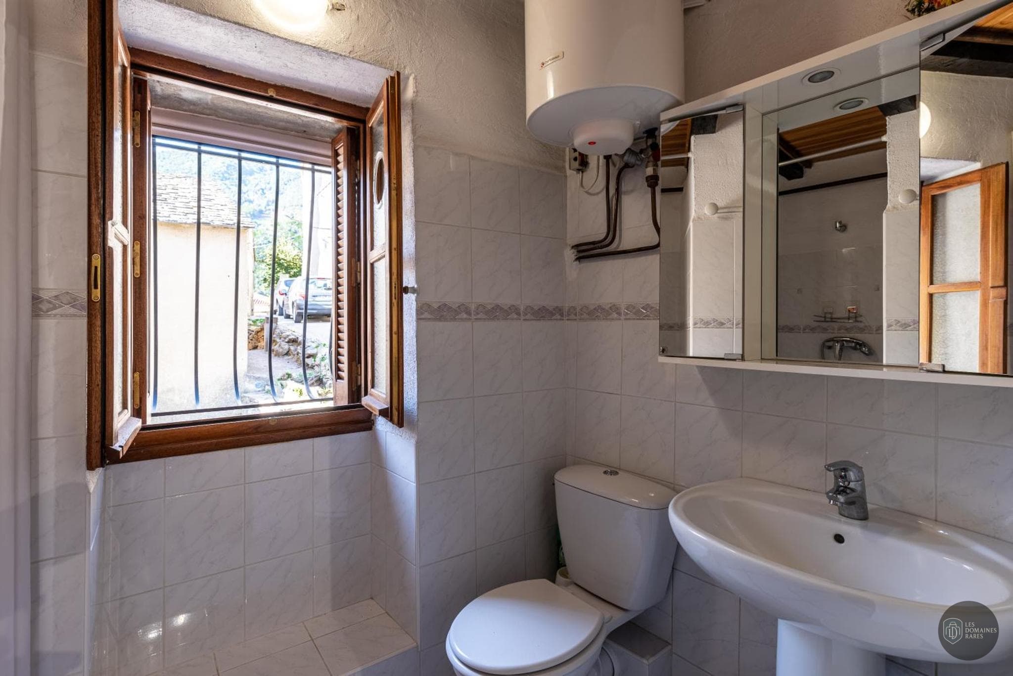 Salle de bain de l'hôtel Pentone à Mondeville en Normandie