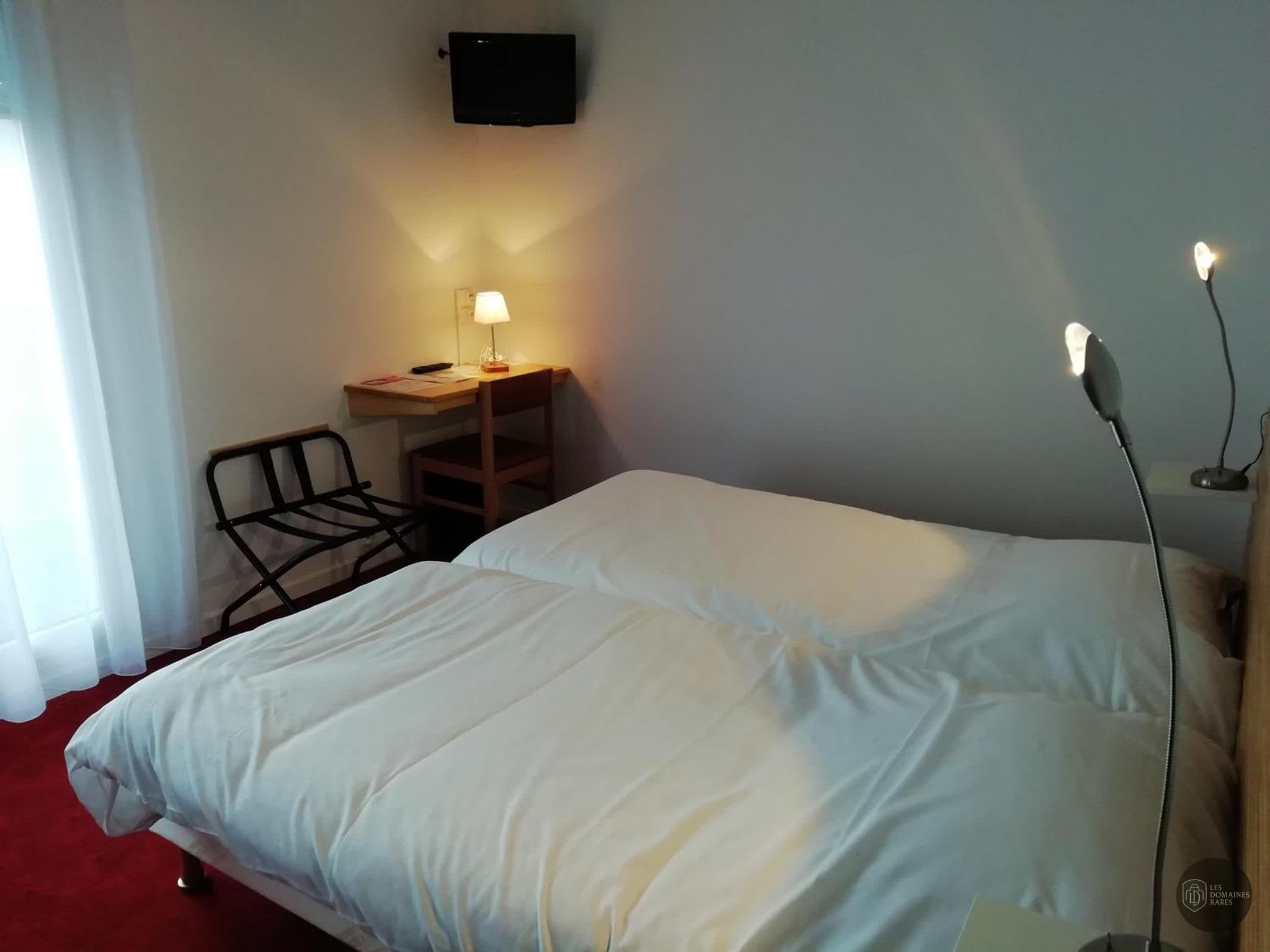 Chambre de l'hôtel Pierre d'Agos en Occitanie