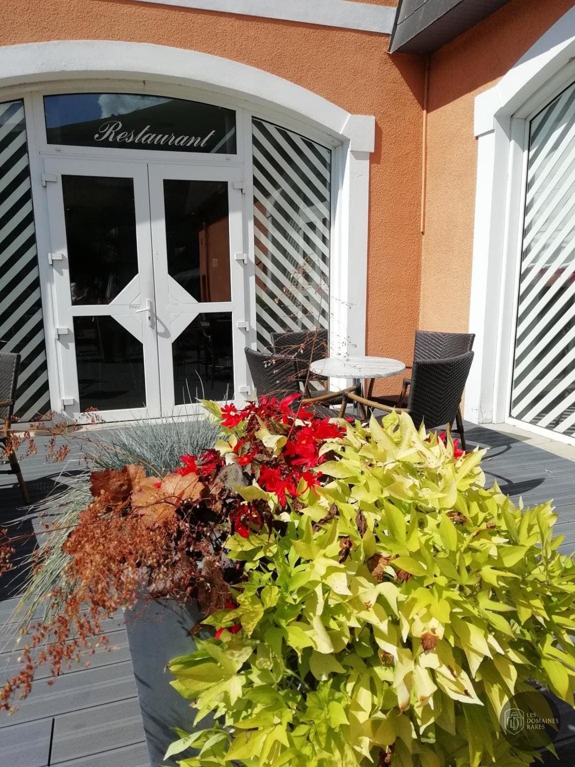 Vue extérieure de l'hôtel Pierre d'Agos en Occitanie