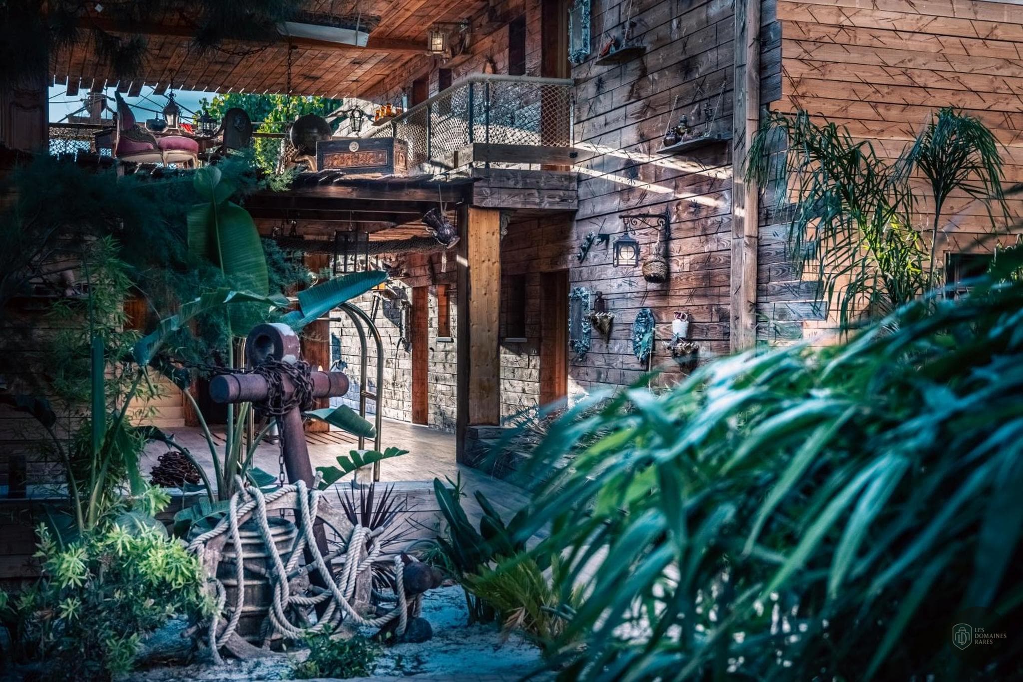 Vue extérieure de l'hôtel Pirates World à Cap en Occitanie