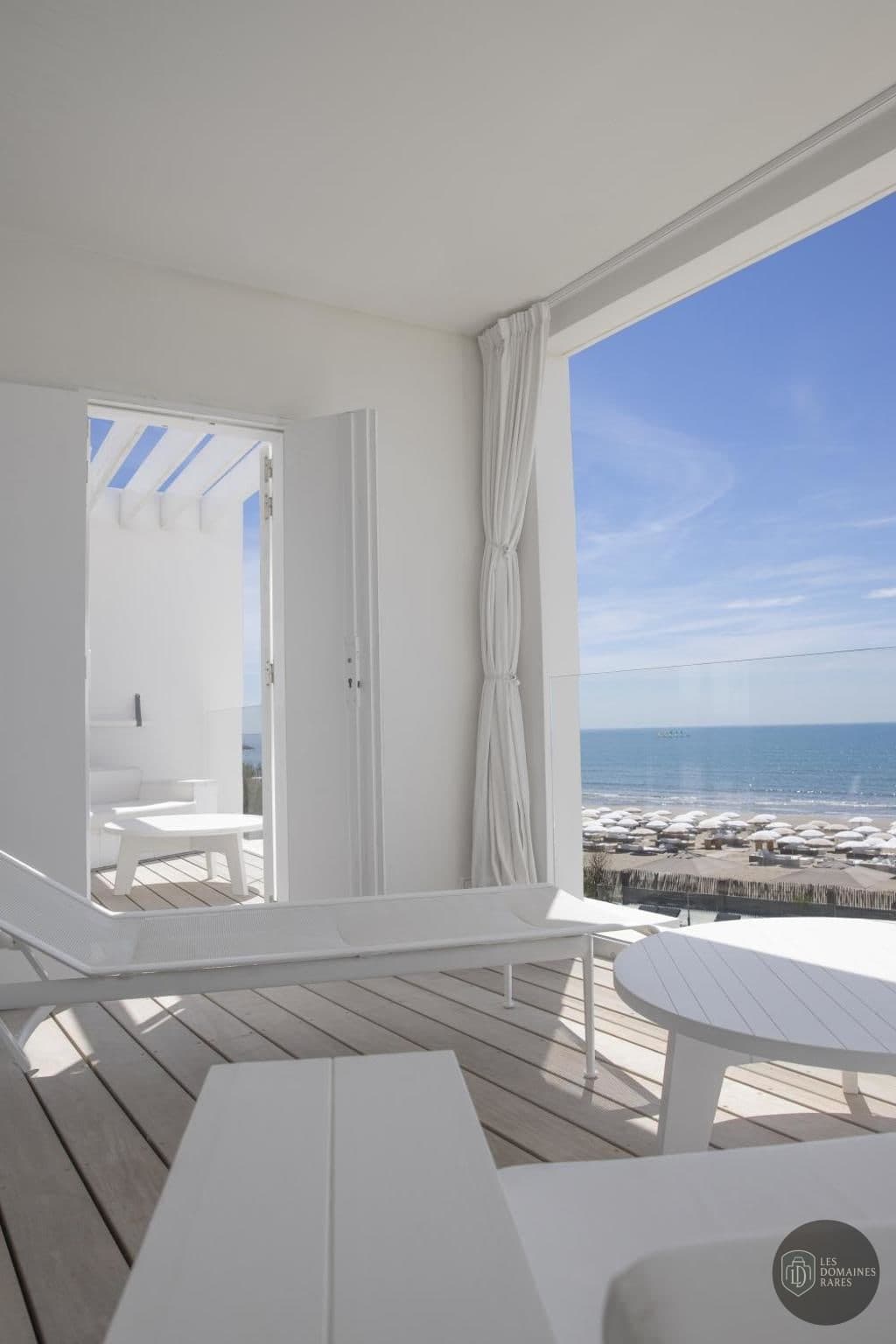 Vue extérieure de l'hôtel Plage Palace à Montpellier en Occitanie