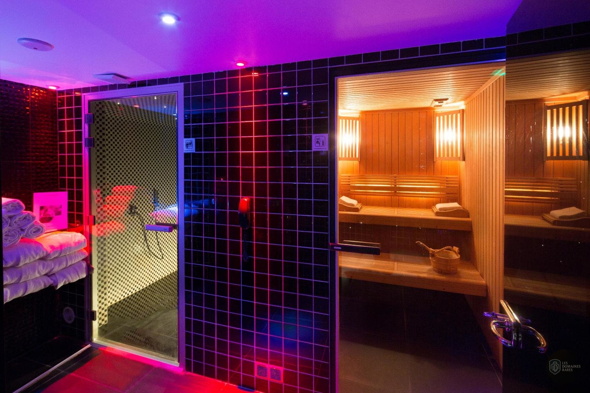 Salle de bain de l'hôtel Platine Hôtel à Paris en Île-de-France