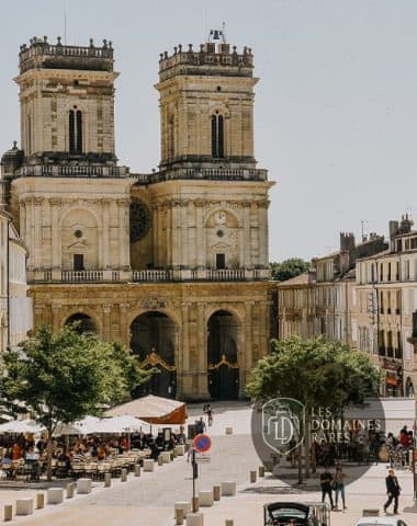 Vue extérieure du lieu Pousterle à Sabran en Occitanie