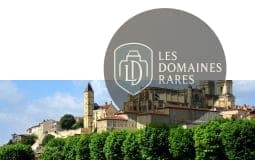 Vue extérieure du lieu Pousterle à Sabran en Occitanie