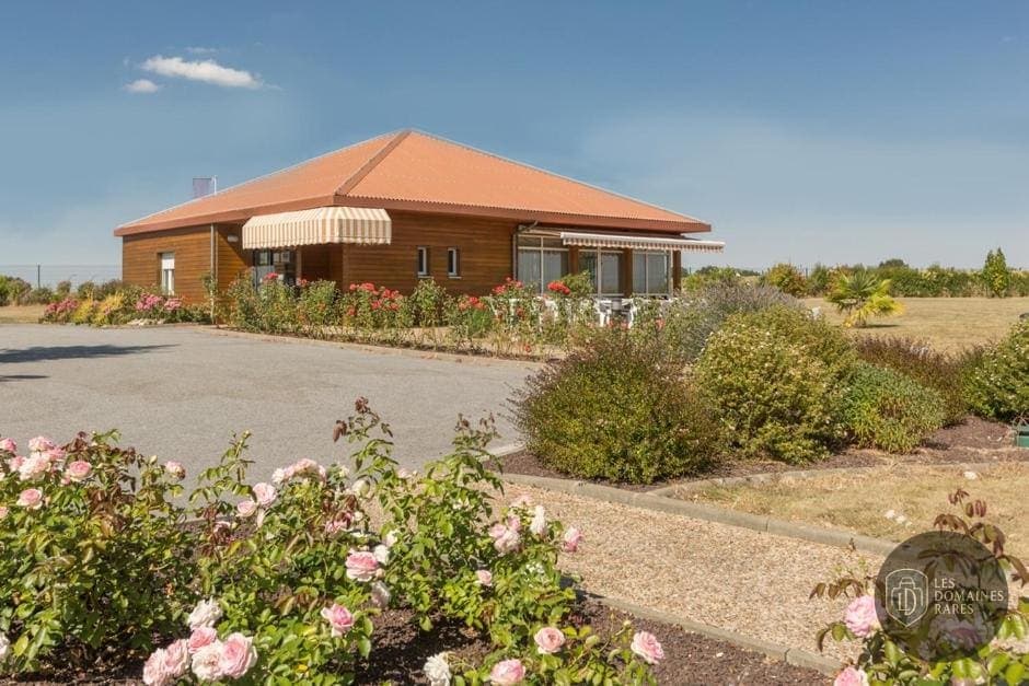 Vue extérieure de l'hôtel Pressoir Hôtel en Pays de la Loire