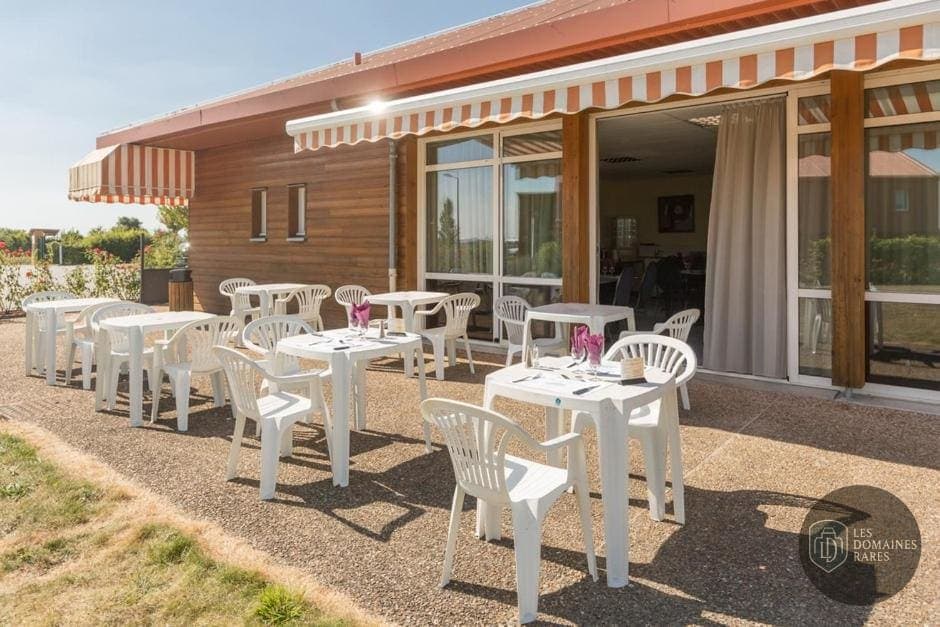 Vue extérieure de l'hôtel Pressoir Hôtel en Pays de la Loire