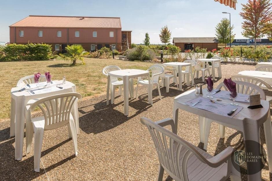 Vue extérieure de l'hôtel Pressoir Hôtel en Pays de la Loire