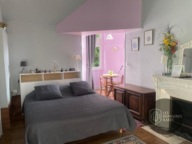 Chambre du château Prieuré de Bonvaux en Bourgogne-Franche-Comté