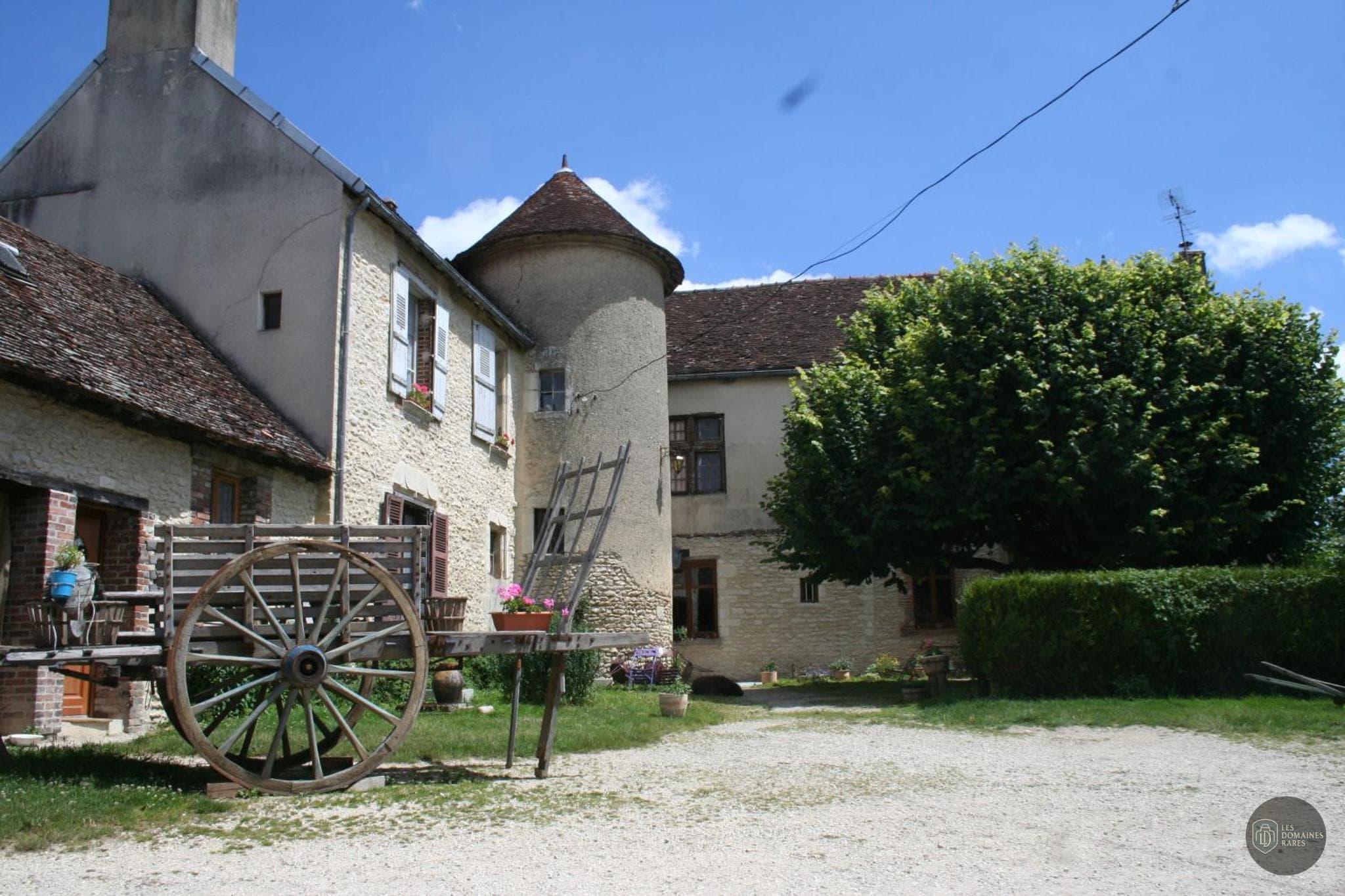 Vue du prieuré Prieuré de Voulton à Voulton en Île-de-France