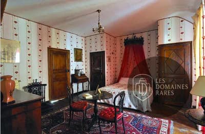 Chambre du château Prieure Las Canals à Conques en Occitanie
