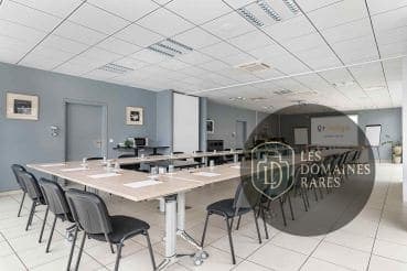 Salle de réunion avec disposition en U