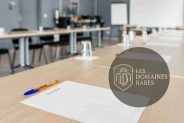 Détail d'une table de salle réunion