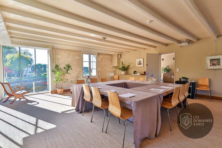 Salle de réunion 1 de l'hôtel Quai 3 à Segonzac en Nouvelle-Aquitaine