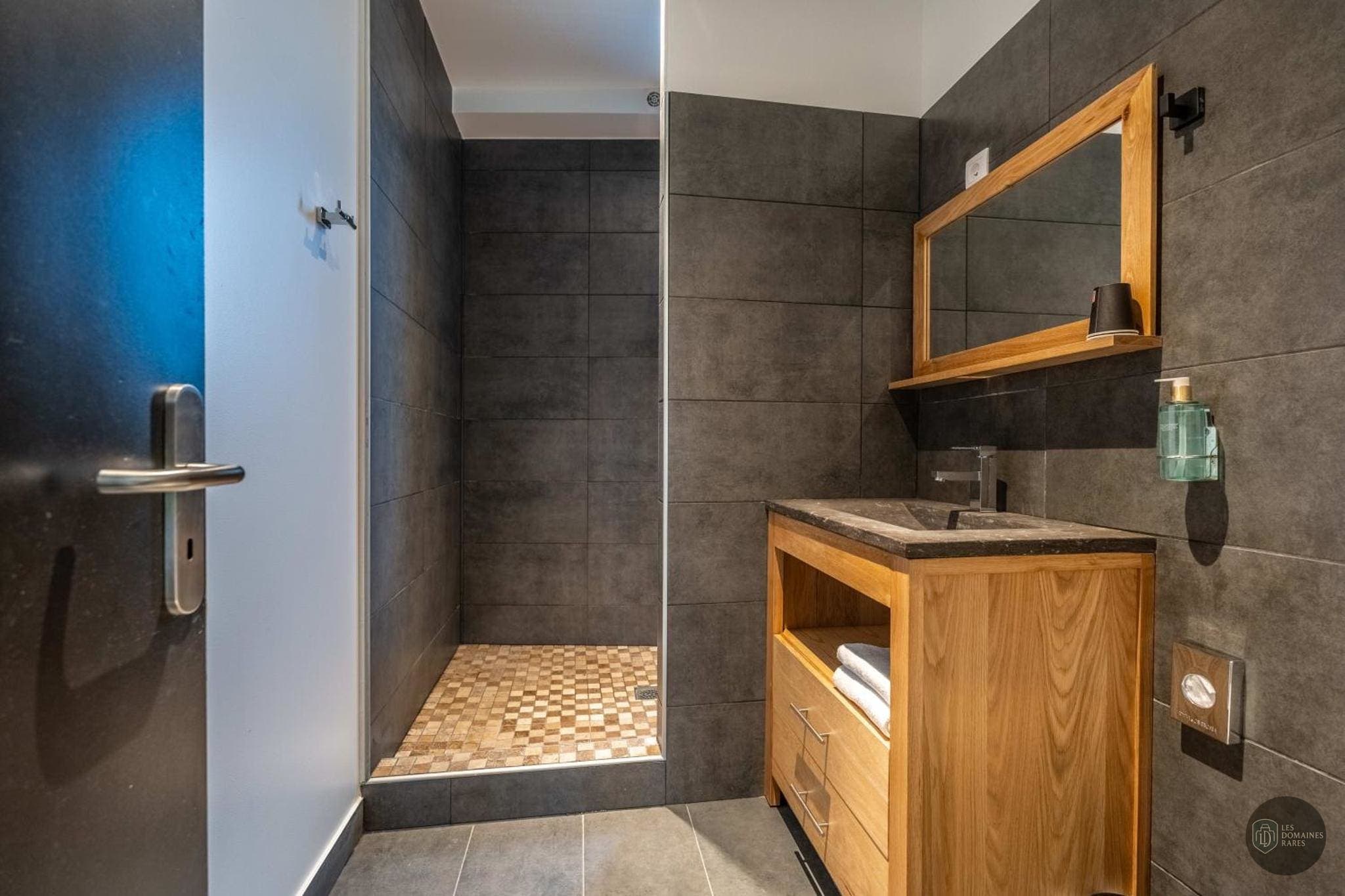 Salle de bain de l'hôtel Quai des Pontis à Cognac en Nouvelle-Aquitaine