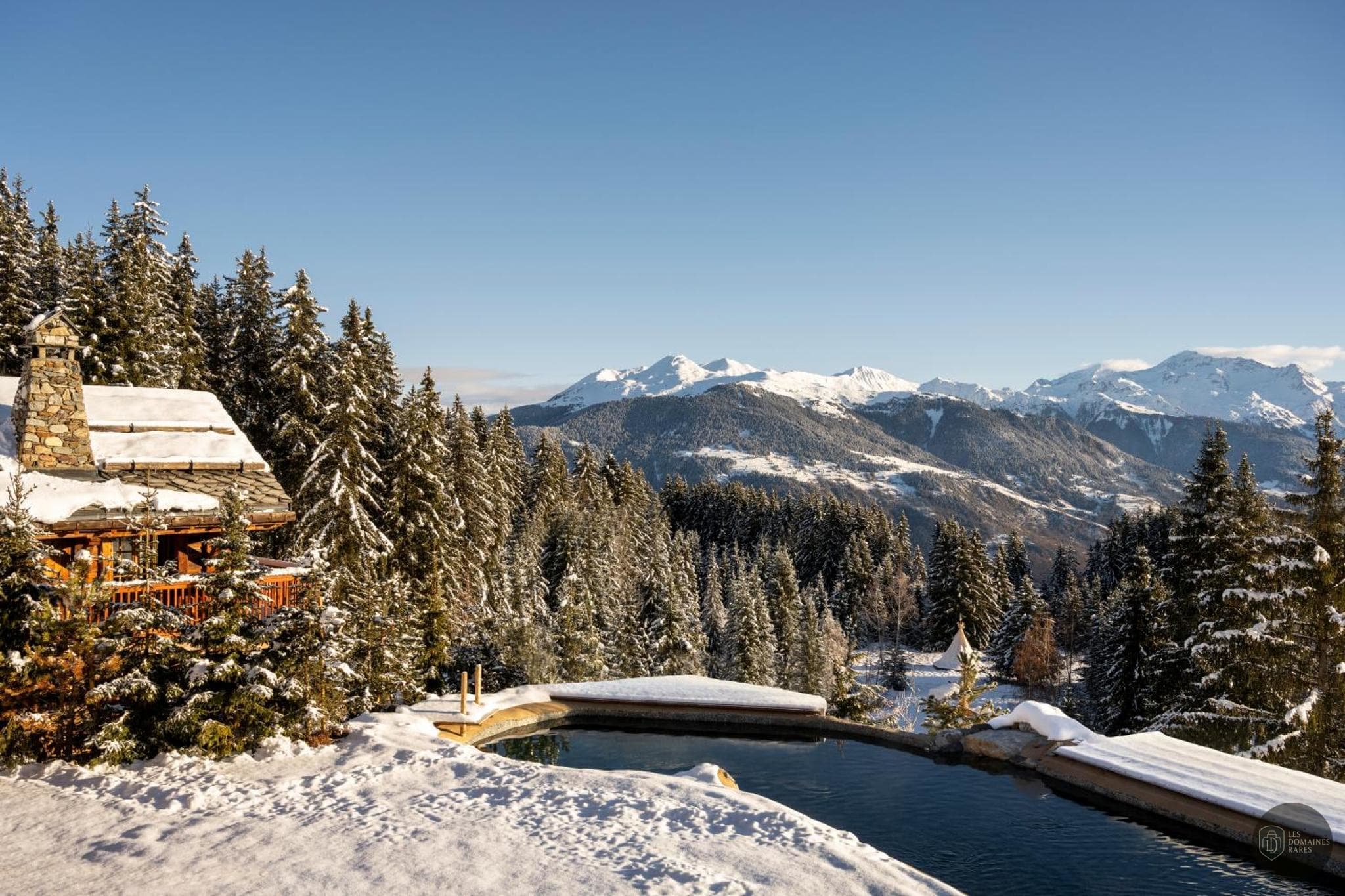 Vue extérieure de l'hôtel Refuge de la Traye en Auvergne-Rhône-Alpes