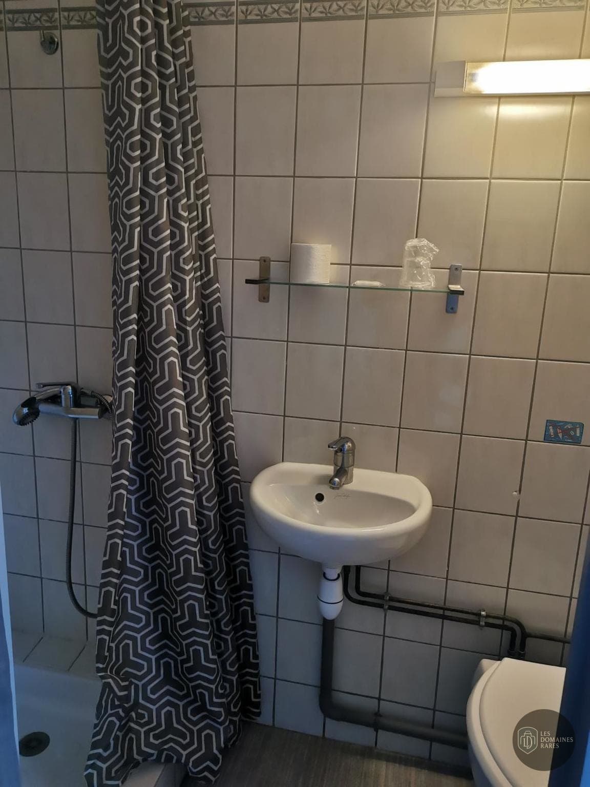 Salle de bain de l'hôtel Relais 500 De Vienne en Auvergne-Rhône-Alpes