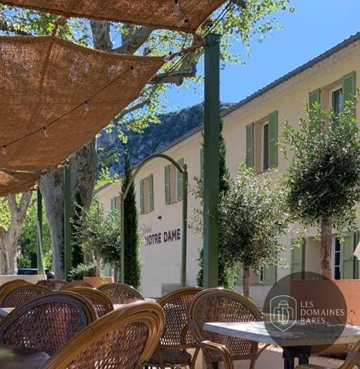 Vue extérieure de l'hôtel Relais Notre Dame en Provence-Alpes-Côte d'Azur