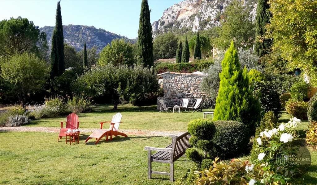 Vue extérieure de l'hôtel Relais Notre Dame en Provence-Alpes-Côte d'Azur