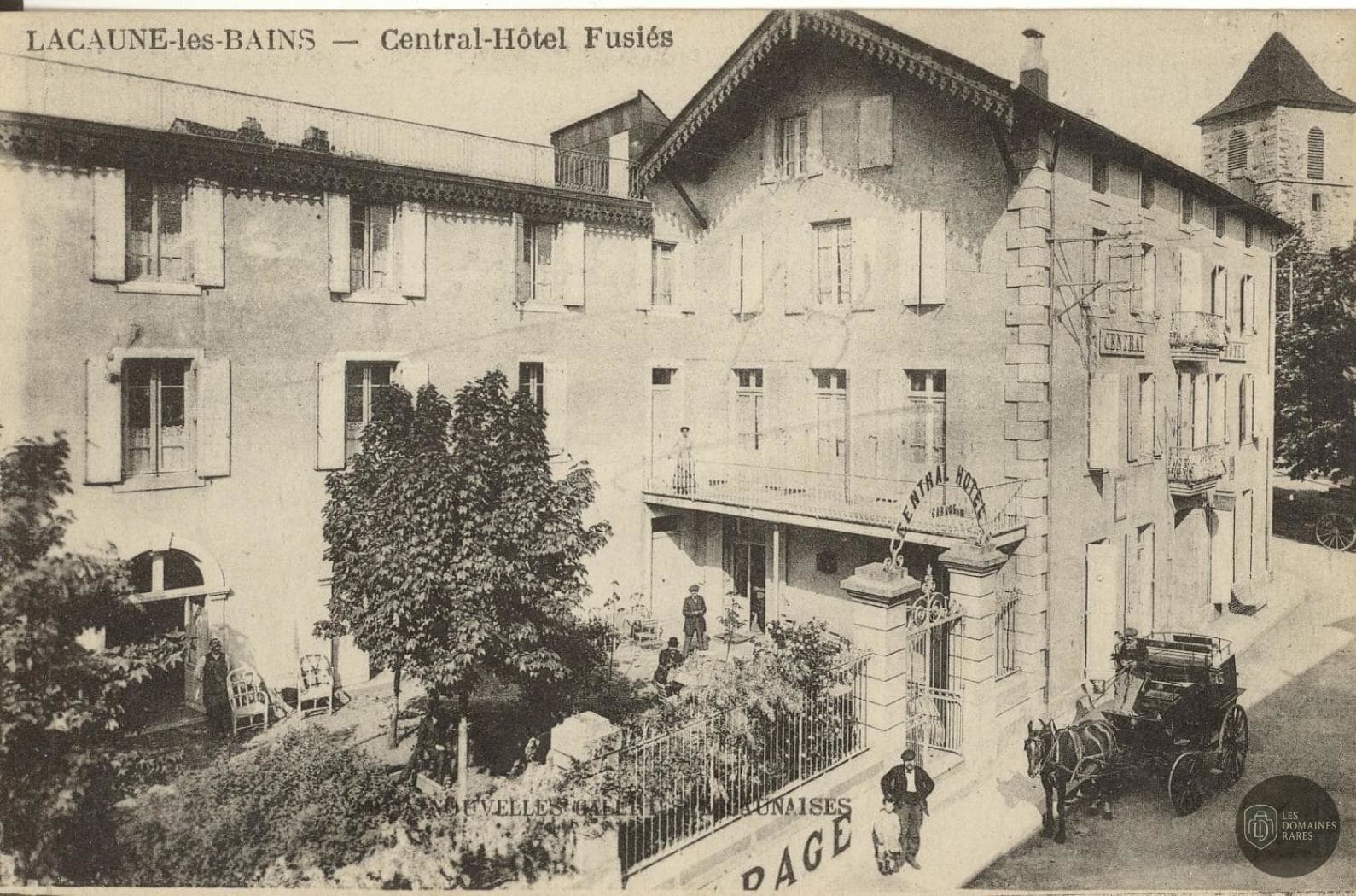 Vue extérieure de l'hôtel Relais de Fusies à Lacaune en Occitanie
