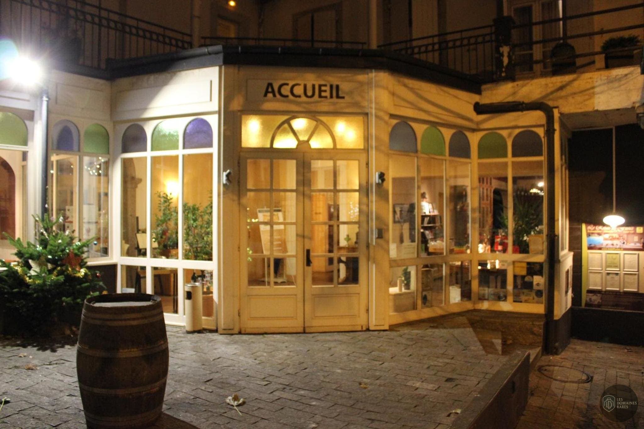Vue extérieure de l'hôtel Relais de Fusies à Lacaune en Occitanie