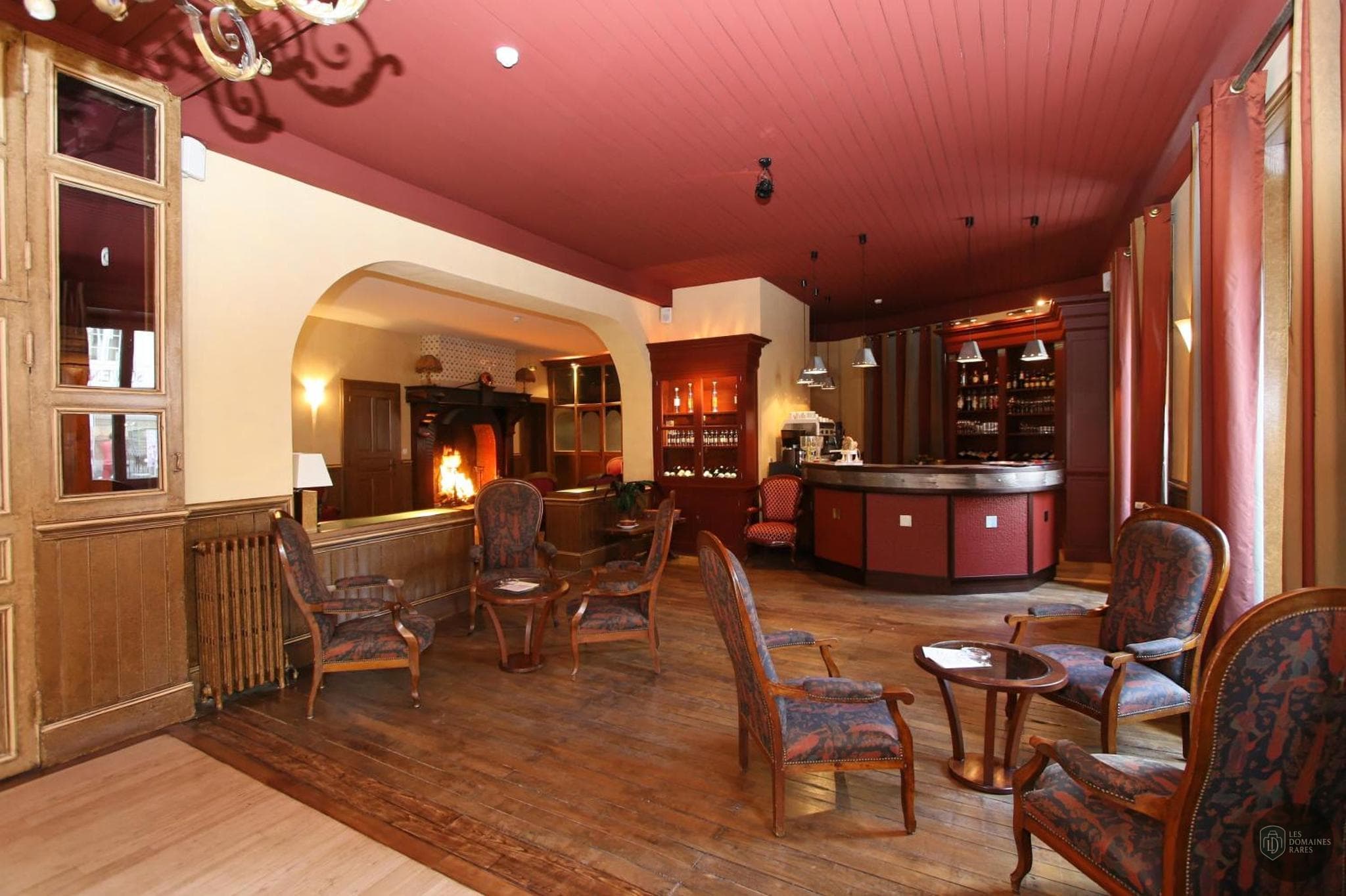 Vue extérieure de l'hôtel Relais de Fusies à Lacaune en Occitanie