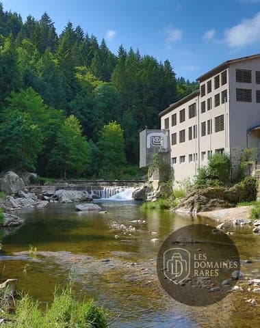 Vue extérieure de l'hôtel Relais de la Garenne en Auvergne-Rhône-Alpes