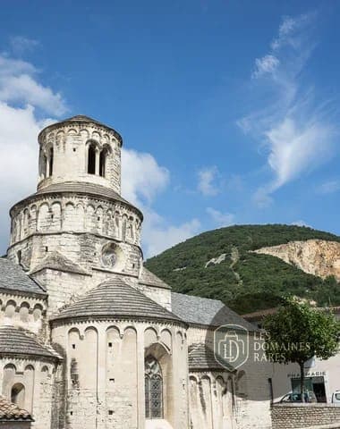 Vue extérieure de l'hôtel Relais de la Garenne en Auvergne-Rhône-Alpes