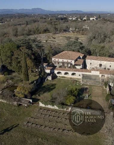 Vue extérieure de l'hôtel Relais de la Garenne en Auvergne-Rhône-Alpes