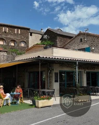 Vue extérieure de l'hôtel Relais de la Garenne en Auvergne-Rhône-Alpes