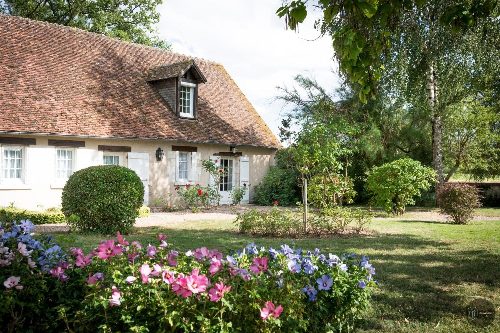 Vue extérieure du relais Relais des Landes à Ouchamps en Centre-Val de Loire