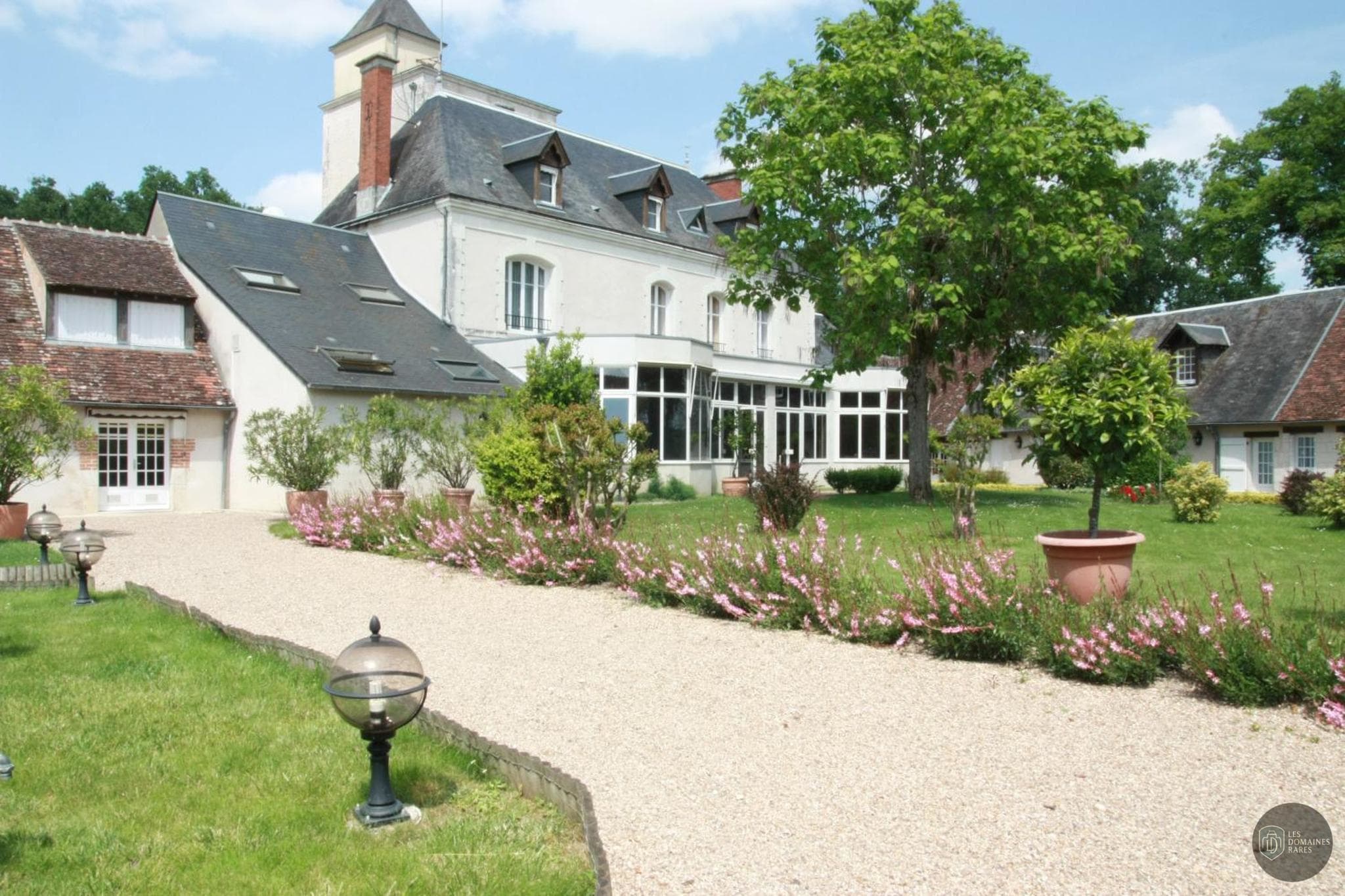 Vue extérieure du relais Relais des Landes à Ouchamps en Centre-Val de Loire
