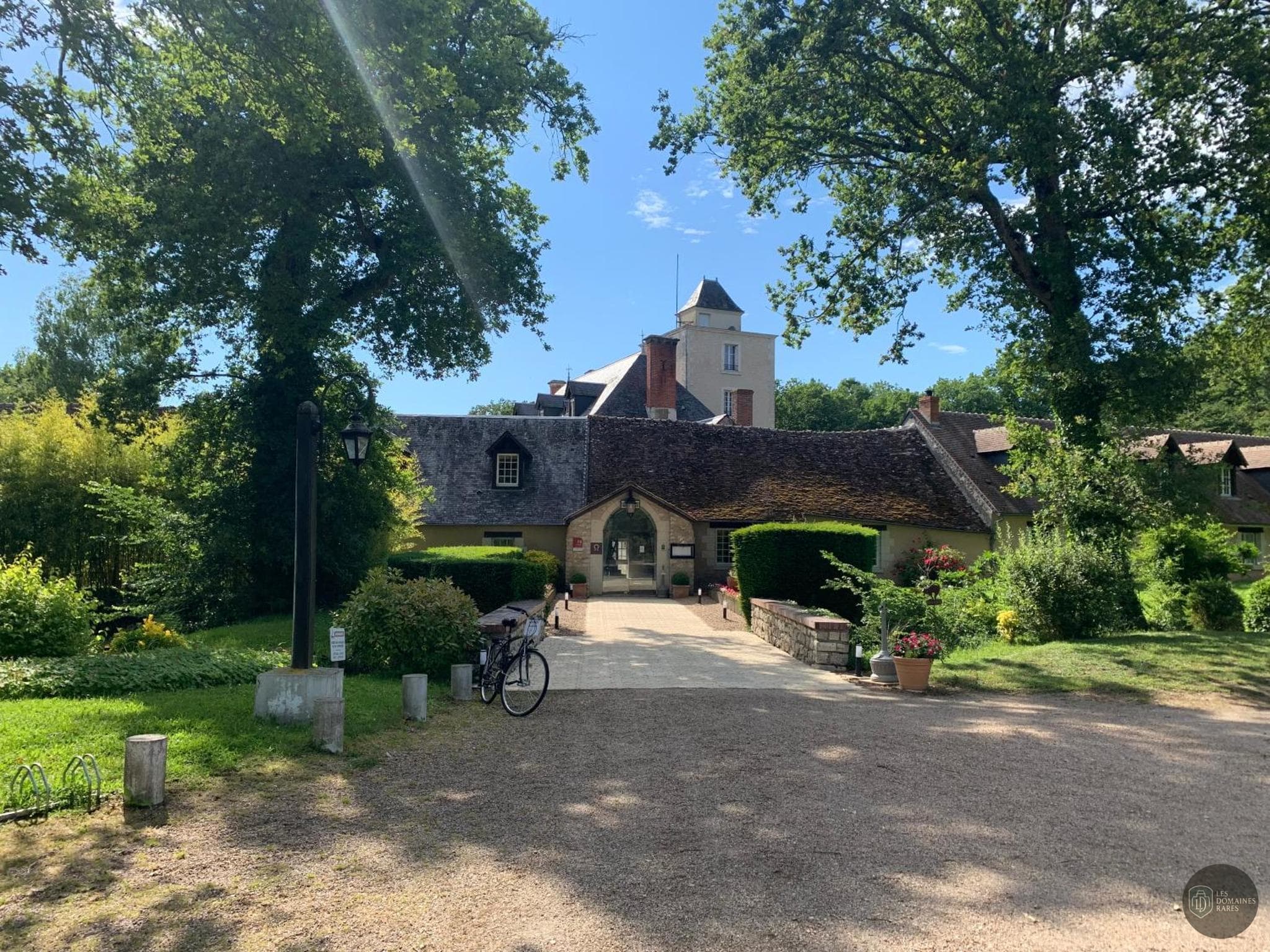 Vue extérieure du relais Relais des Landes à Ouchamps en Centre-Val de Loire