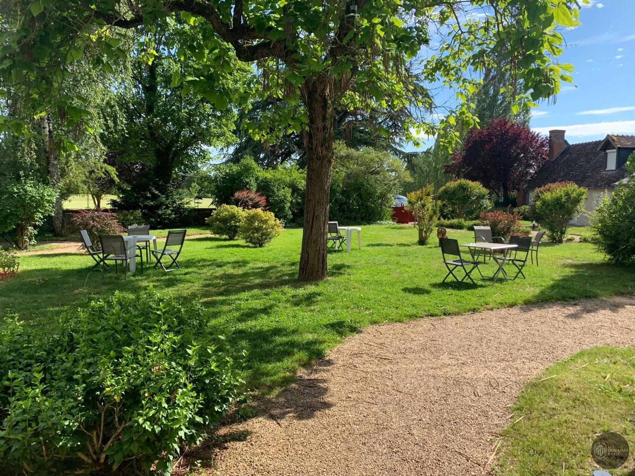 Vue extérieure du relais Relais des Landes à Ouchamps en Centre-Val de Loire
