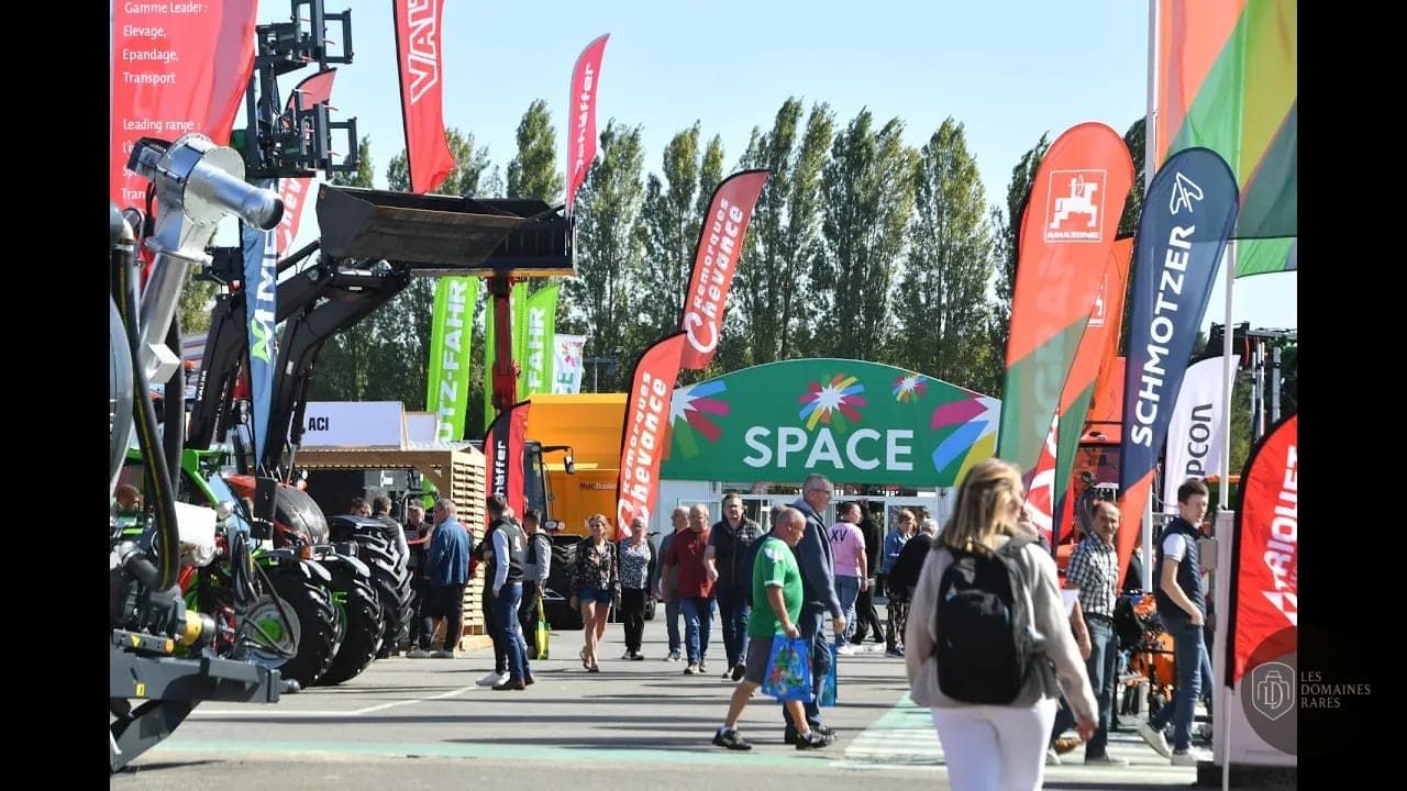 Vue extérieure du lieu Rennes parc expo à Bruz en Bretagne