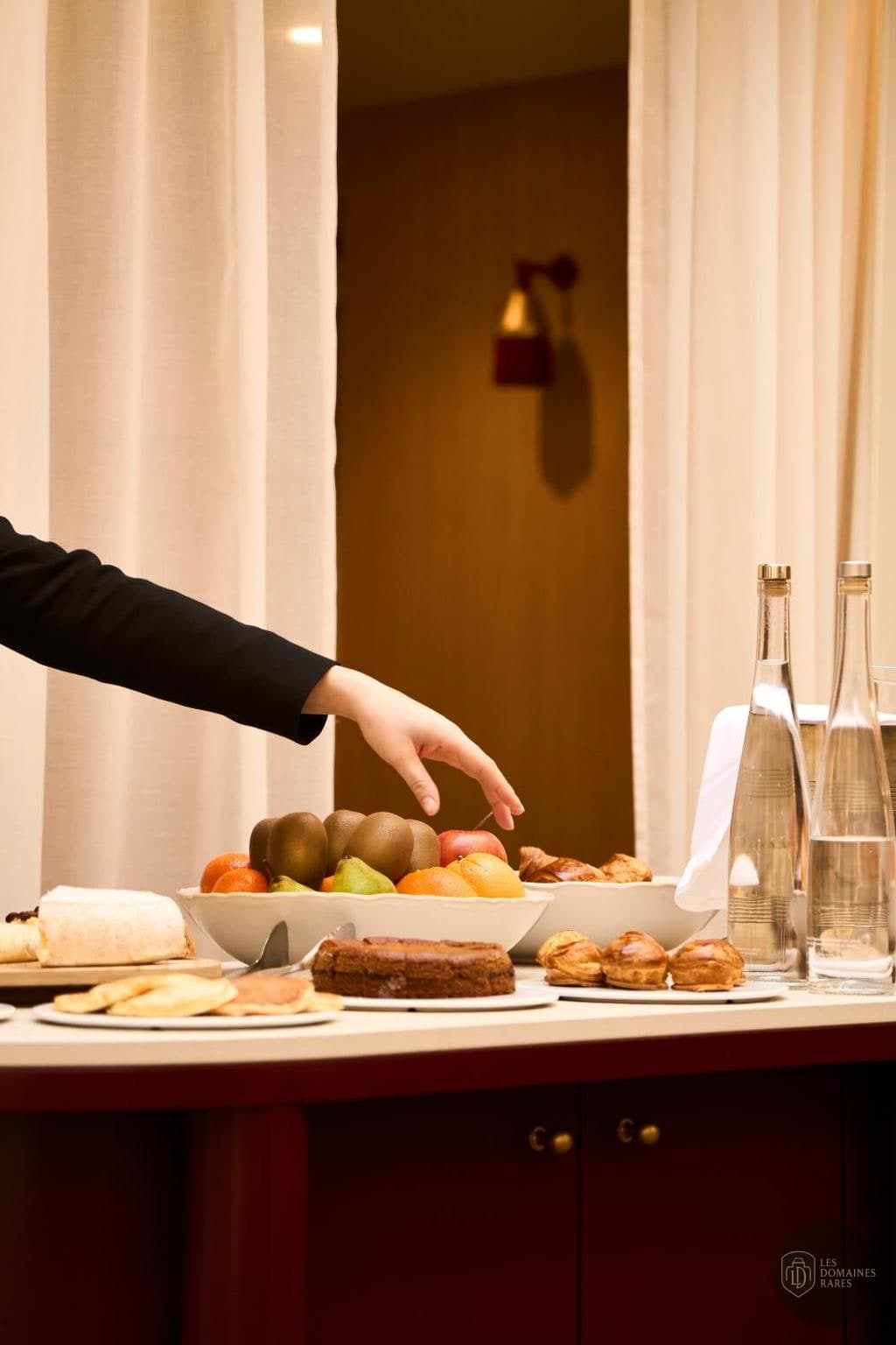 Vue extérieure du lieu Restaurant Chapeau à Versailles en Île-de-France