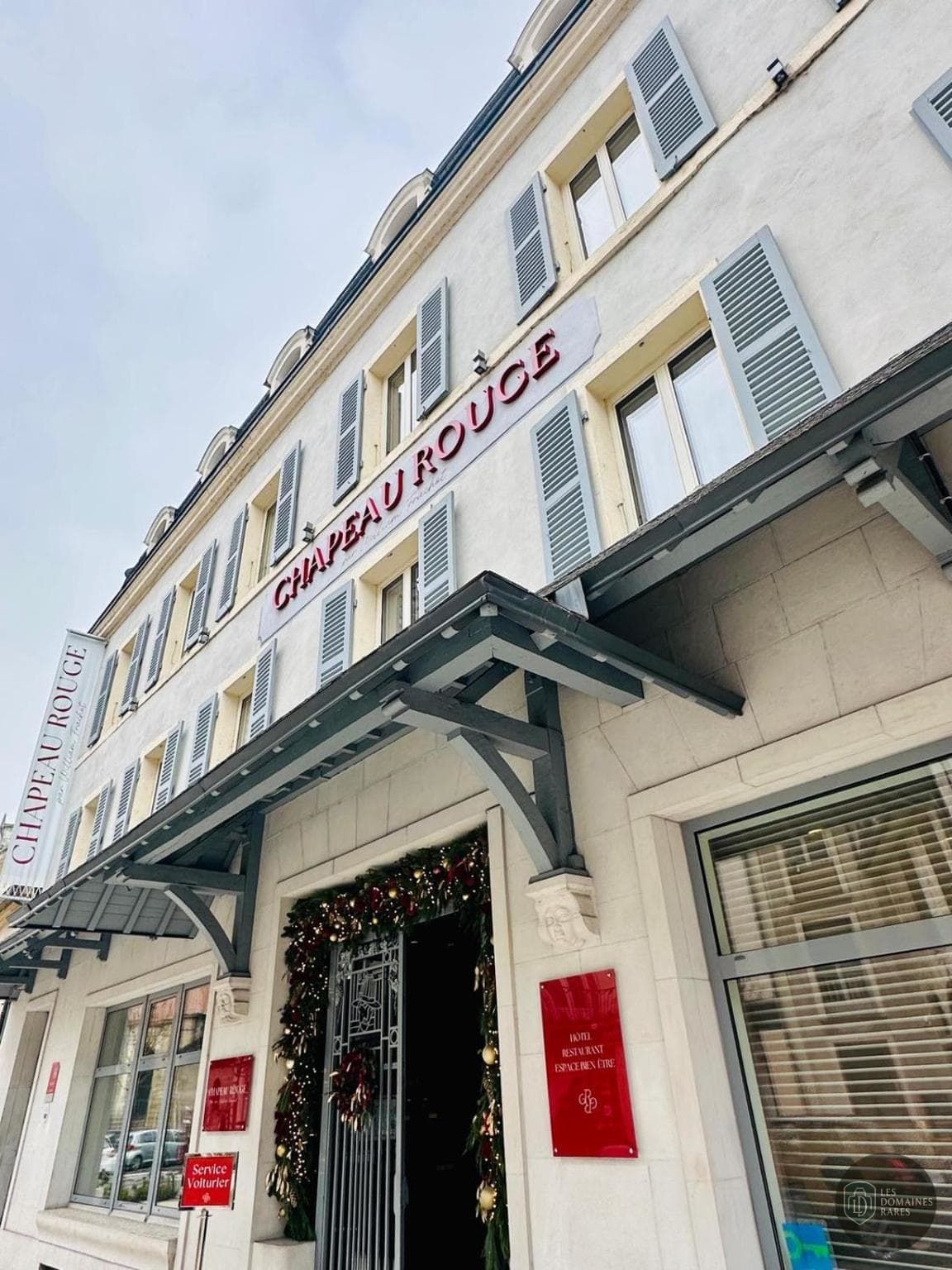 Vue extérieure du lieu Restaurant Chapeau à Versailles en Île-de-France