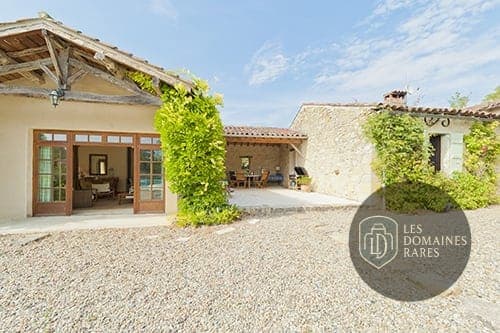 Vue extérieure du restaurant Restaurant Delauzun à Pézenas en Occitanie