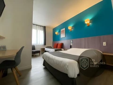 Chambre avec lit double et lit simple