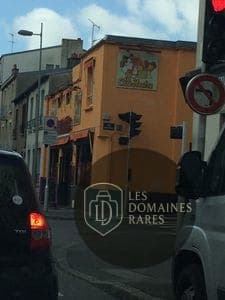 Façade d'un restaurant en ville