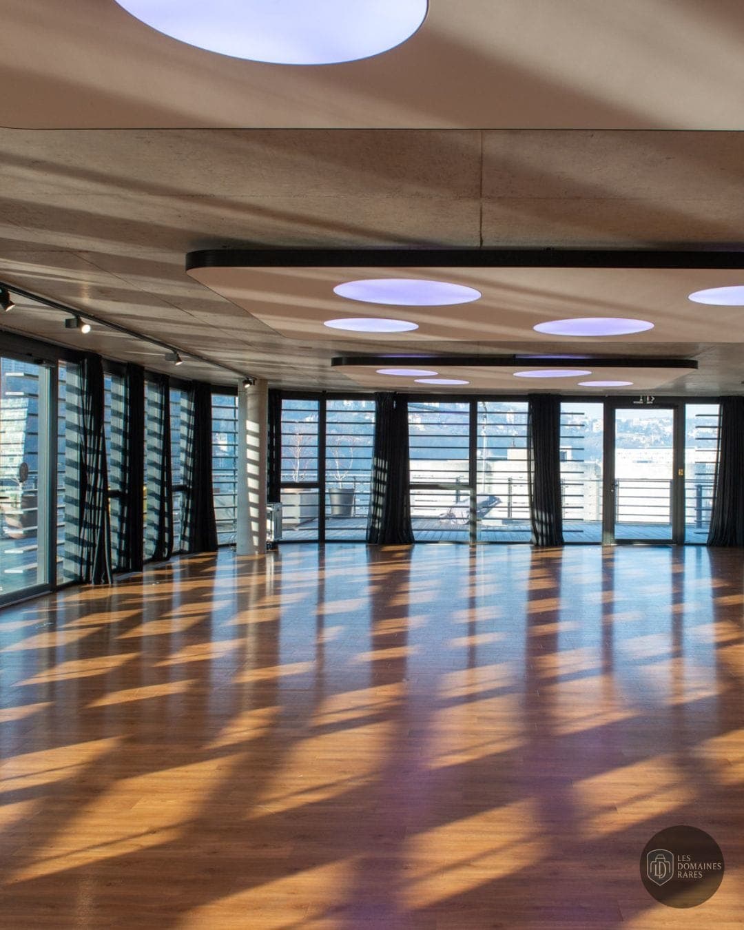 Espace intérieur du lieu Rooftop52 à Lyon en Auvergne-Rhône-Alpes