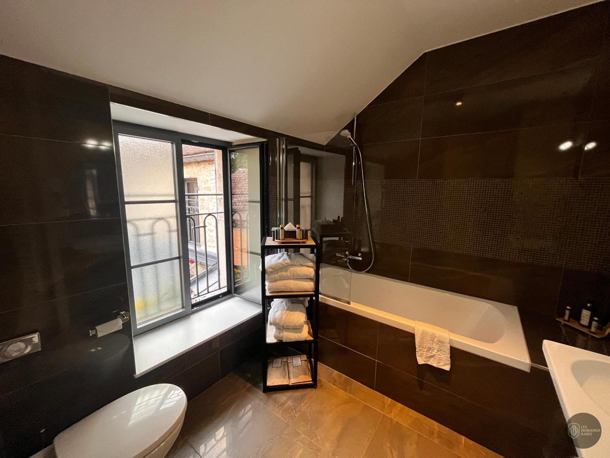 Salle de bain de l'hôtel Rotisserie Chambertin en Bourgogne-Franche-Comté