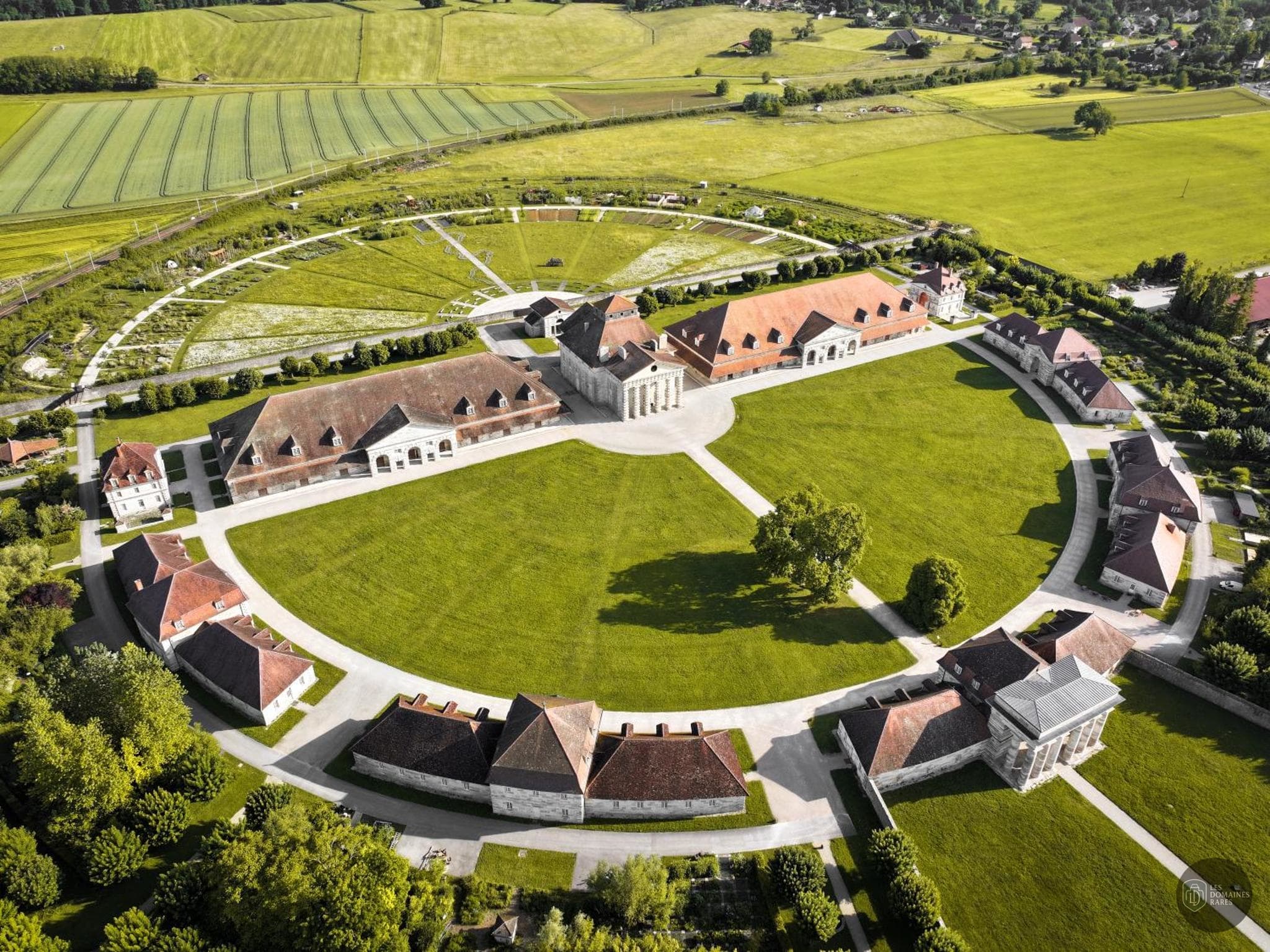 Vue extérieure de l'hôtel Saline Royale en Bourgogne-Franche-Comté