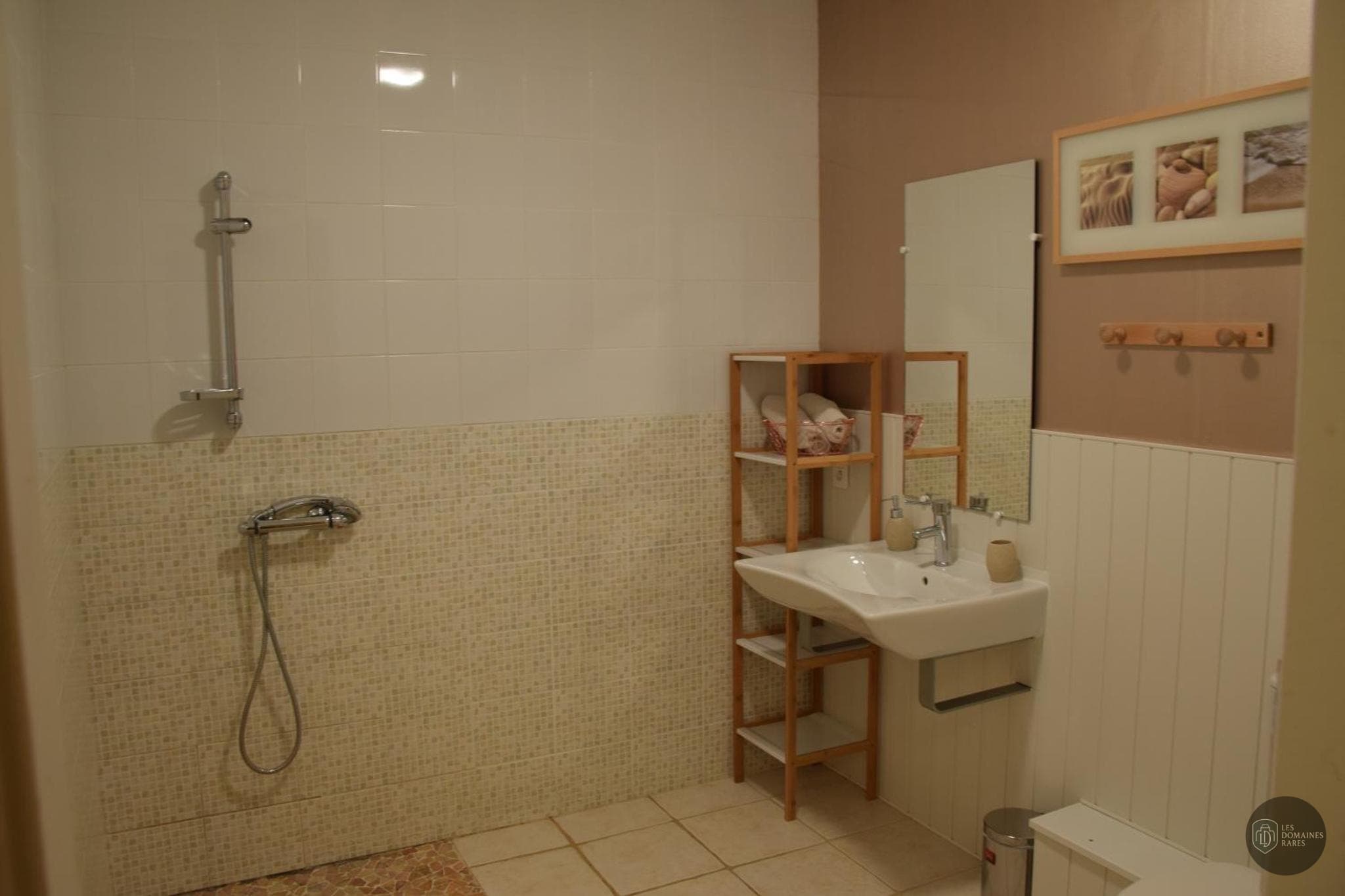 Salle de bain de l'hôtel Salle Sirius à Allex en Auvergne-Rhône-Alpes